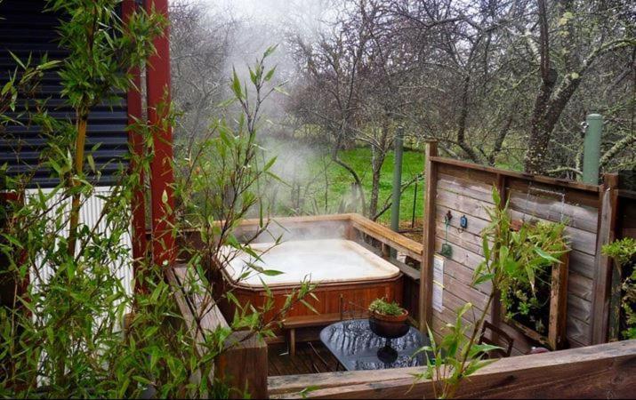 Апартаменты Sutton Spring Art Retreats Дейлсфорд Экстерьер фото